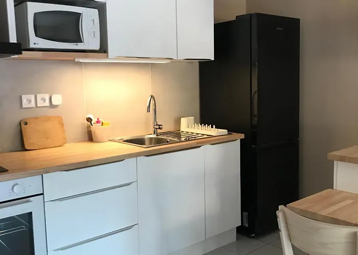 34 M2 - 300m De La - 4 Pers - Piscine - Parking Prive 나르본플라제